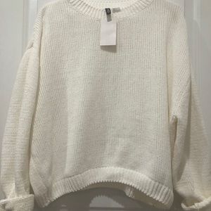 NWT! WHITE COMFORTABLE SWEATER